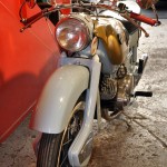 Ariel Arrow SS - 1961 - Front view with wheel mudguard headlight handlebars and screen