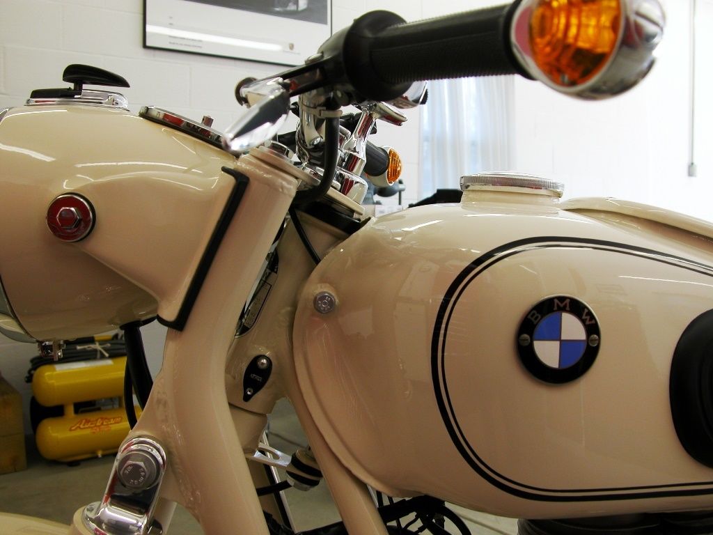 BMW R27 - 1966 - BMW Badge, Fuel Tank, Handlebar and Flasher.