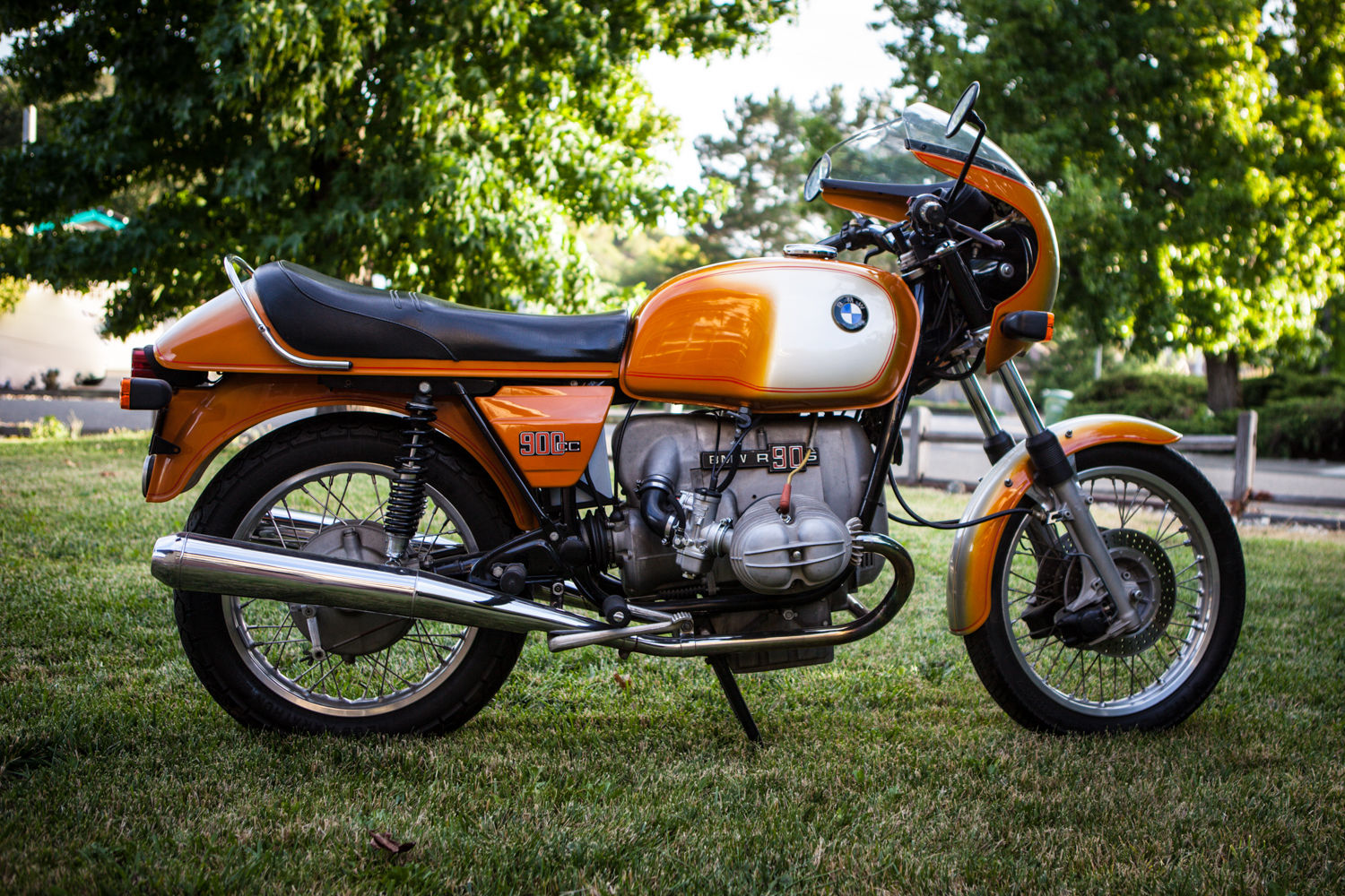 BMW R90S - 1975 - Seat, Tank, Frame, Exhaust, Wheels and Tyres.