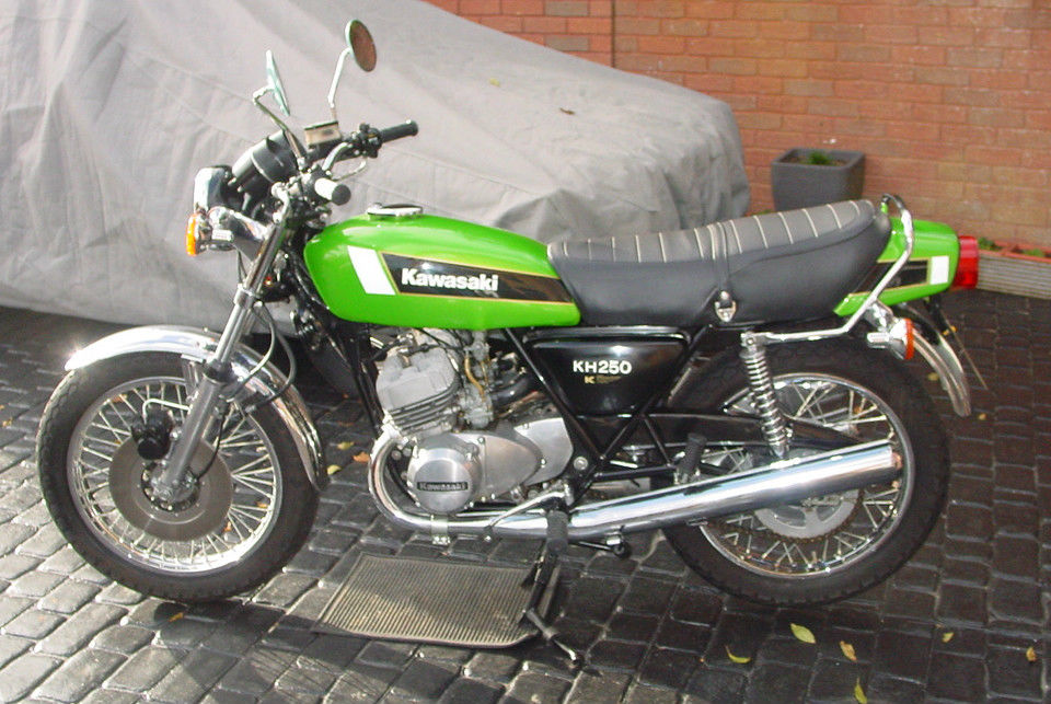 Næsten Sada løg Restored Kawasaki KH250 B4 - 1979 Photographs at Classic Bikes Restored  |Bikes Restored