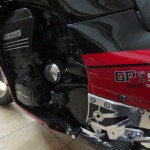 Kawasaki GPZ900R - 1989 - Engine, Footrest and Side Panel