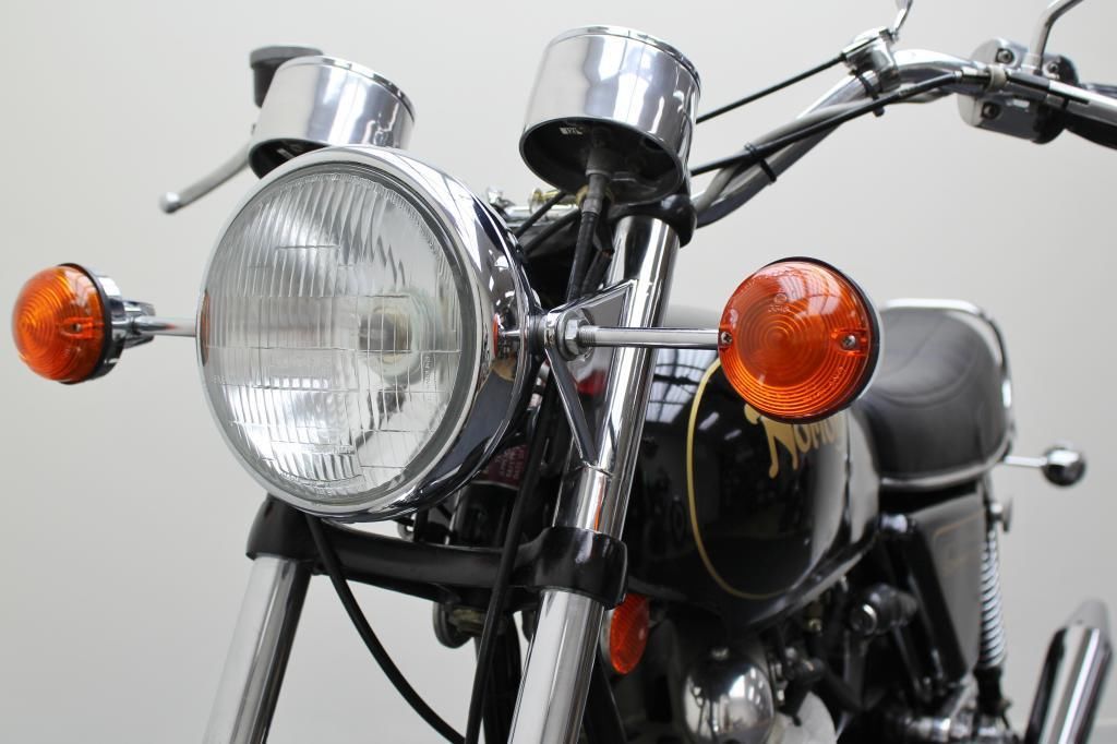 Norton Commando 750 - 1972 - Headlight, Flasher, Forks and Cables.