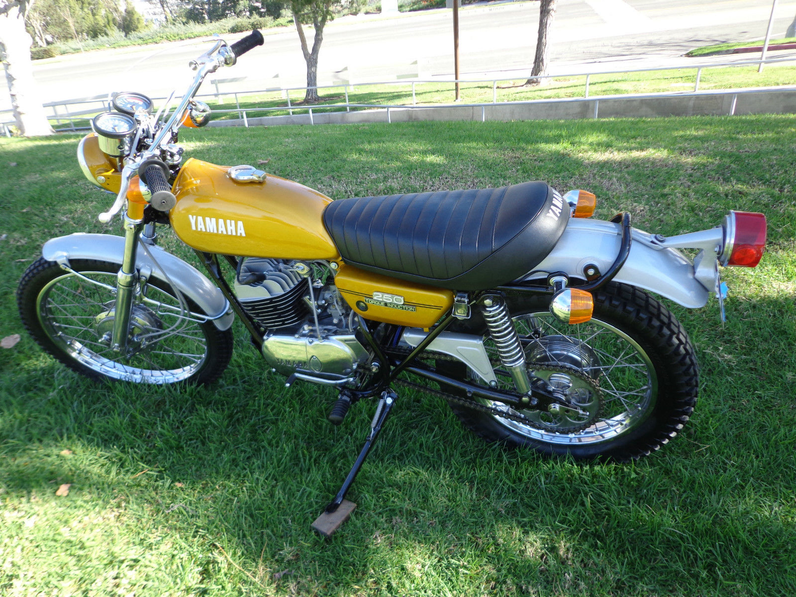 Yamaha DT250 - 1972 - Left Side, Tank, Seat and Frame.
