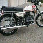Yamaha RD250B - 1975 - Right Side view, Tank, Side Panel and Seat.