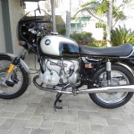 BMW R90S - 1976 - Left Side View, Fuel Tank, Seat, Motor and Stand.