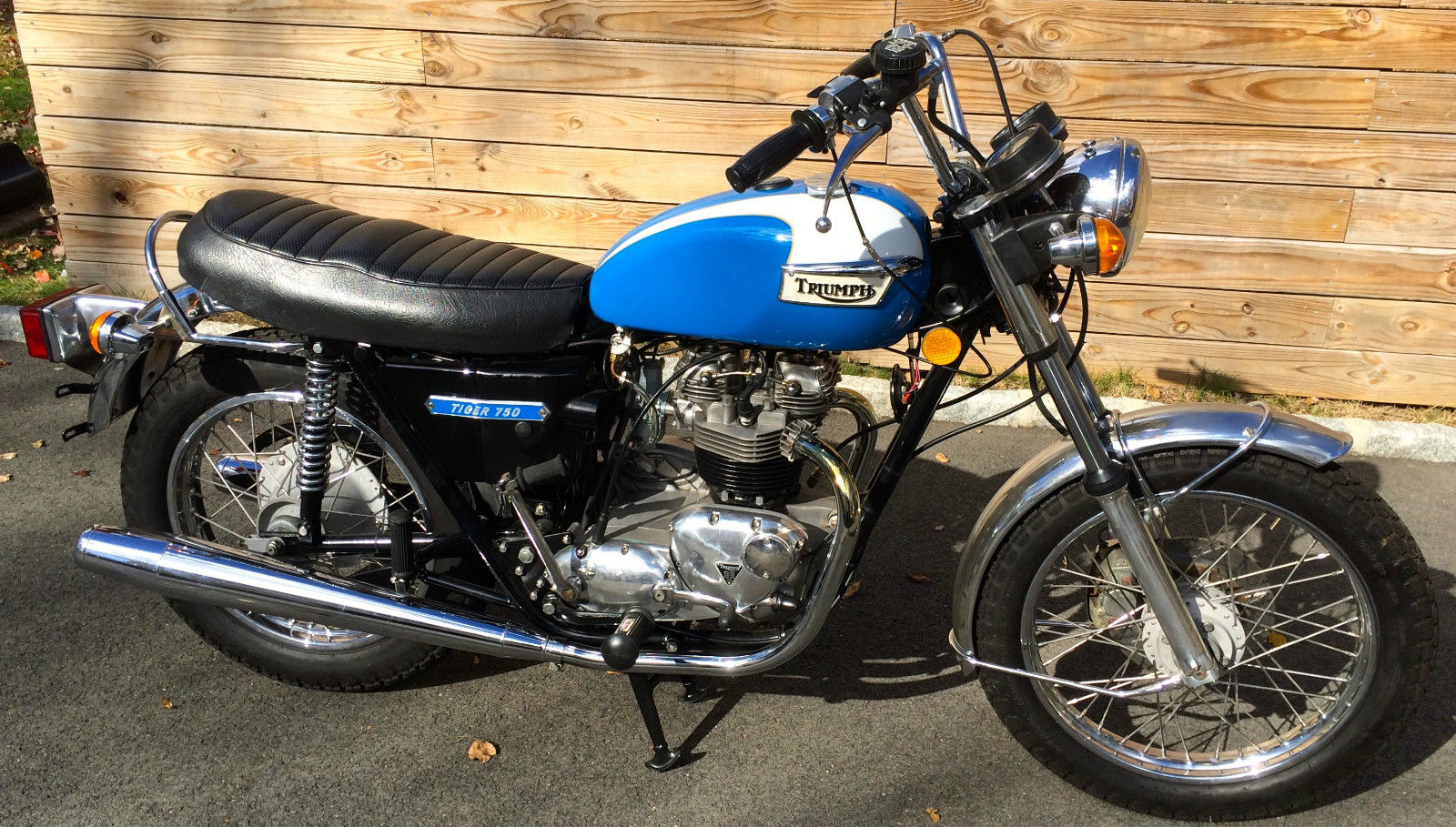 Triumph Tiger - 1973 - Right Side View, Engine and Gearbox, Fuel Tank, Seat and Frame.