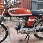Yamaha FS1E - 1974 - Fizzy, Left Side, Tank and Side Panels, Pedals, Seat and Frame.