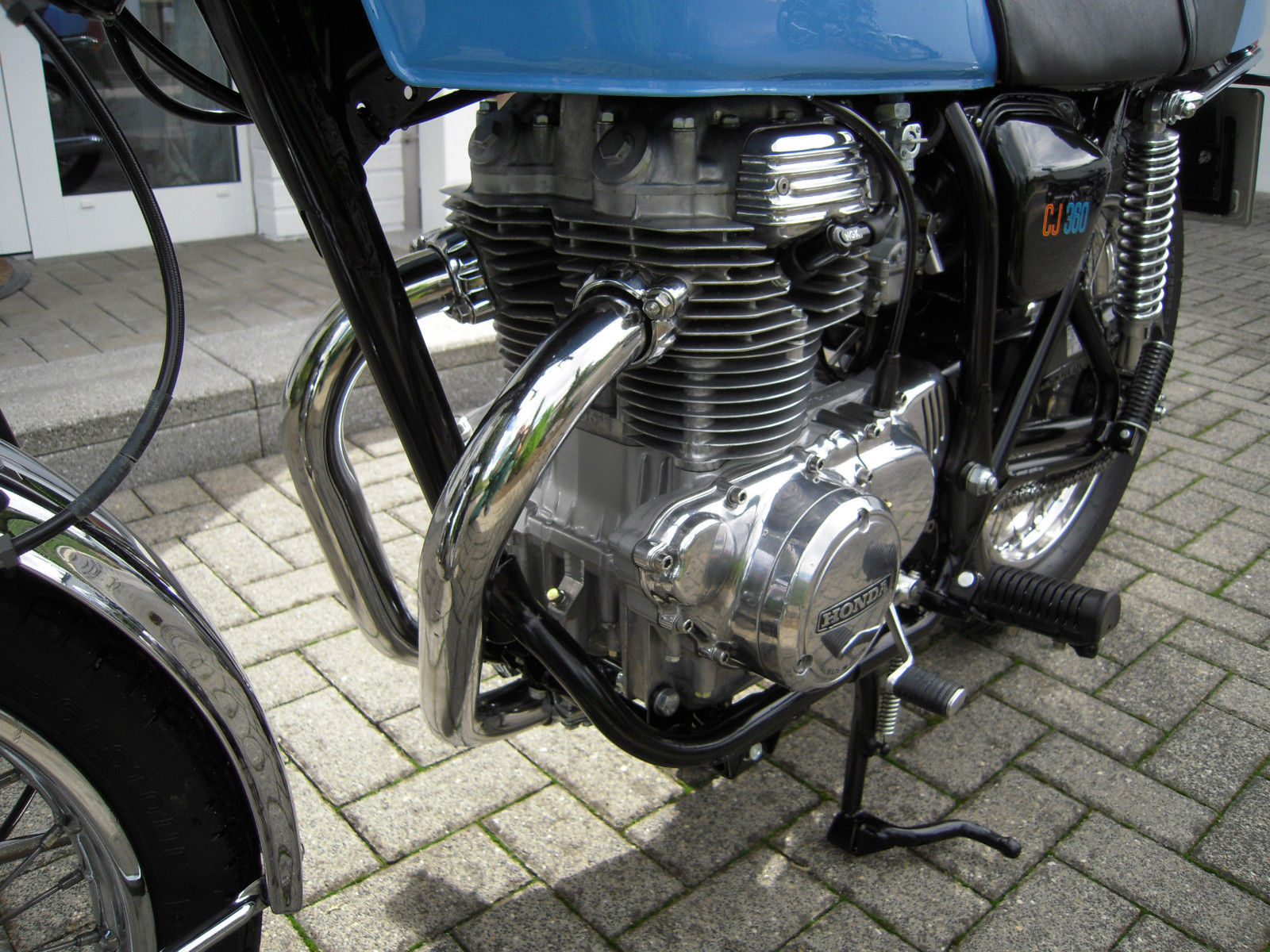 Honda CB360 - 1979 - Engine and Gearbox, Motor and Transmission, Exhaust Pipes and Frame Down Tube.