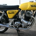 Norton Commando 850 - 1975 - Tank and Side Panel, Footrest Mounting Plate and Levers.