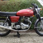 Norton Commando 750 - 1971 - Right Side View, Engine and Gearbox, Seat, Gas Tank, Timing Cover, Shocks, Frame and Forks.