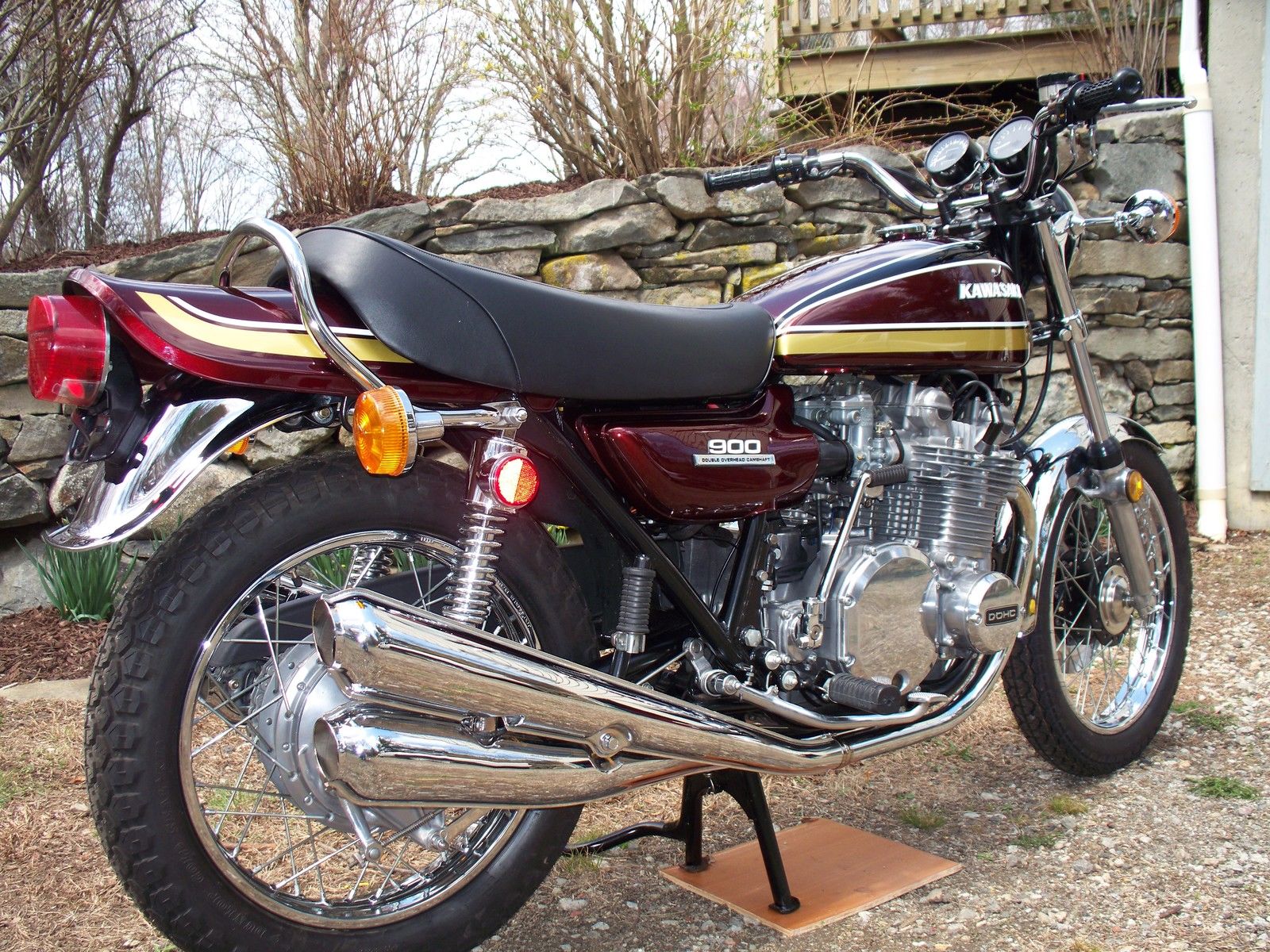 Kawasaki Z1 - 1975 - Mufflers, Exhaust, 4 into 4 System, Flashers and Stand.